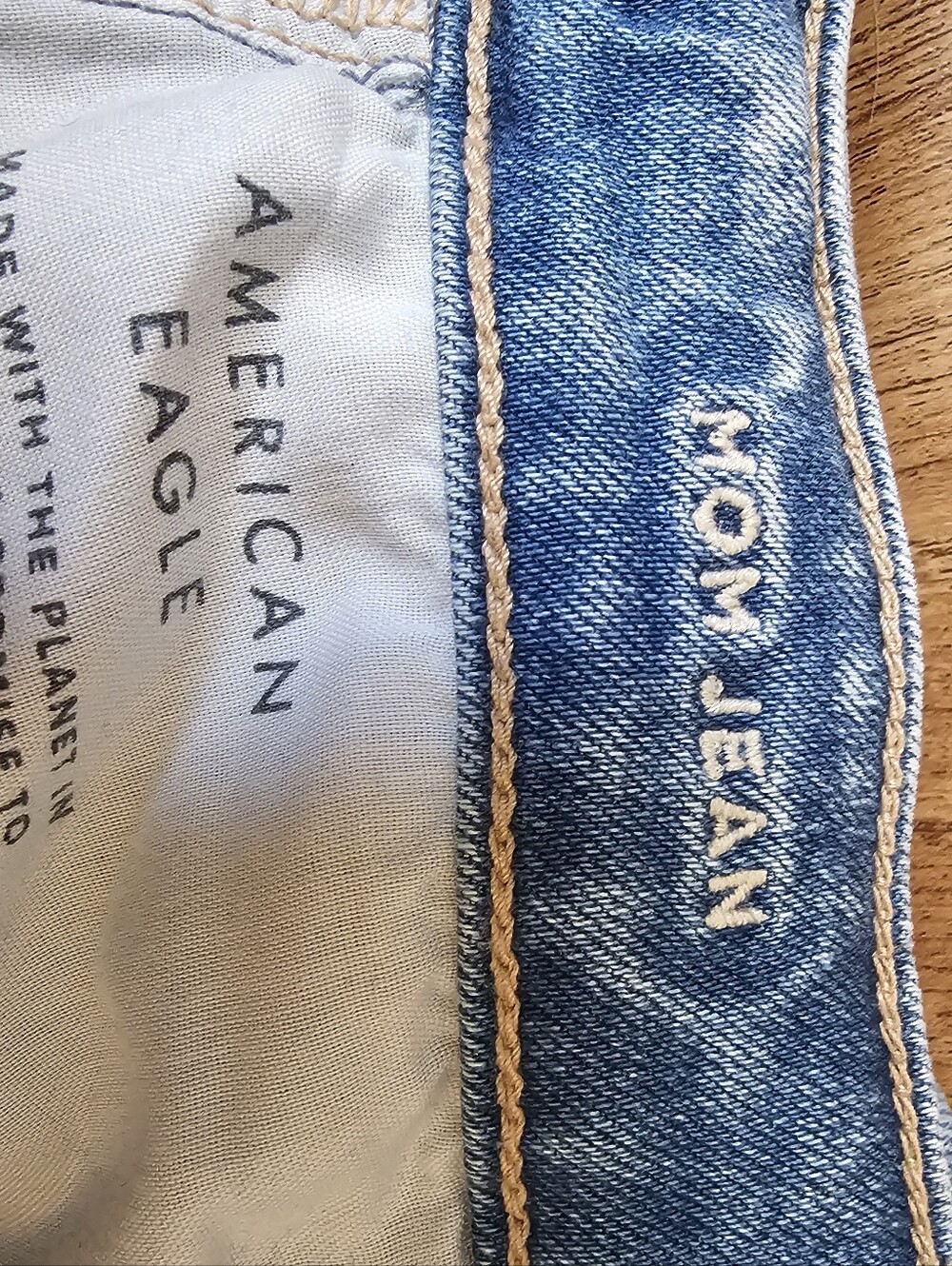 American Eagle Outfitters Distressed Light Wash Mom Jeans - Picture 4 of 4